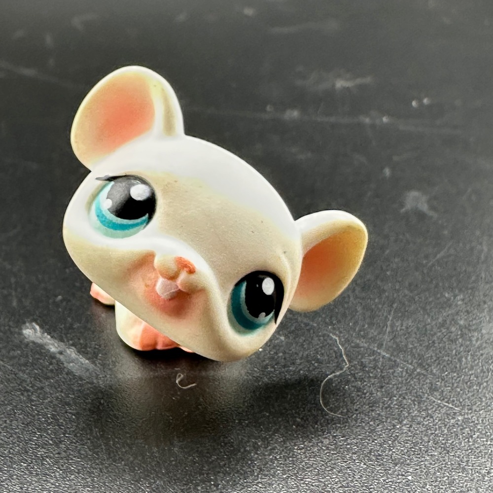 Hasbro Littlest Pet Shop white mouse #41 Eyes Blue AUTHENTIC 2004 Vtg